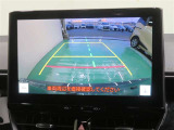 車両後方の映像を映すバックモニター。進路を確認しながら安全に車庫入れできます。