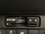 ハンドルの右下にETC2.0がついています。高速道路の料金所の通過も楽々です!。 カードの取り出しもしやすい場所についています。
