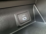 充電用USB端子付き。スマートフォンなどの充電に便利です。