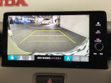 バックモニター付きで、車庫入れやバック時の後方確認をサポート。