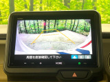 【バックカメラ】駐車時に後方がリアルタイム映像で確認できます。大型商業施設や立体駐車場での駐車時や、夜間のバック時に大活躍!運転スキルに関わらず、今や必須となった装備のひとつです!