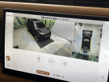 【3Dサラウンドカメラ】は狭い場所でも安心して駐車できるようにサポート。タッチスクリーンの表示と音で障害物との距離を確認できます。車幅感覚に慣れていない方や駐車の苦手な方には必見の装備といえます♪