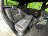 後部座席も気になるようなキズ・汚れやへたり等、大きなダメージはなく、良好な状態です。