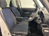 ゆったりと座れる運転席シートですのでストレスなく運転が出来ますよ!