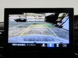 バックカメラの画像です。ガイドラインがスムースな車庫入れをサポートいたします!車庫入れの安心感がアップしますね☆