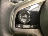 ステアリングにオーディオ操作スイッチが付いています。オーディオ画面に直接タッチしなくても操作が出来ますので、運転に集中できます。