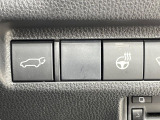 【パワーバックドア】スマートキーや運転席のボタンを押すだけでリアゲートが自動で開閉します!荷物を持っている時や、高い位置にあるバックドアを閉める際に便利な機能です♪
