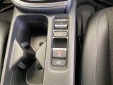 パーキングブレーキはスマートな電子制御式と合わせて渋滞時等にブレーキペダルから足を離しても停車状態を保持してくれるオートブレーキホールド機能で運転が楽になります。スタートはアクセルペダルを踏むだけ