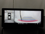 狭い場所での駐車やすれ違いなどでより的確な運転操作に役立つ360&deg;ビューモニターが装備されています。