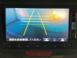 バックでの車庫入れも安心です! リアカメラが付いているバックモニター付のナビを装備しております。操作線もついており距離感も画面から確認できます。