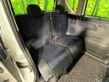 後部座席も気になるようなキズ・汚れやへたり等、大きなダメージはなく、良好な状態です。