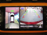 アラウンドビューモニターは4方のカメラで真上から車を見たようにモニターで確認ができます。周辺の安全確認、小さなお子様や障害物も目視で確認できるので駐車のしやすさだけでなく、事故防止にも役立ちます。