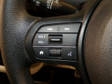 【ステアリングリモコン】ステアリングにオーディオ調節可能なスイッチが装備されていますので運転中でも視線をそらさずにオーディオの調節が可能です!