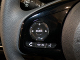 【ステアリングリモコン】ステアリングにオーディオ調節可能なスイッチが装備されていますので運転中でも視線をそらさずにオーディオの調節が可能です!