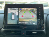 『アラウンドビューモニター』はスムーズな駐車と安全確認をサポートします。