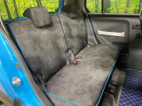 後部座席も気になるようなキズ・汚れやへたり等、大きなダメージはなく、良好な状態です。
