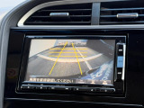 駐車時に便利なバックカメラを装備しています。
