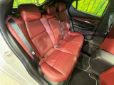 後部座席も気になるようなキズ・汚れやへたり等、大きなダメージはなく、良好な状態です。