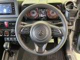 【純正革巻きステアリング】上質な革を使用することで、手にしっかり馴染みとても運転しやすいハンドルです♪