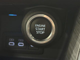【プッシュスタート】スマートキーを持っているだけ、鍵を差し込むことなく、ボタンを押すだけでエンジン始動や停止を行うことができます。
