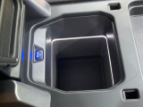 ◆センターコンソールクーラーボックスを装備。2段階及びオフの切り替えが可能です。夏場に重宝しますね。