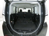 大きな開口幅で荷物を出し入れしやすいのが魅力のラゲージスペースです!リヤシートのシートバックの工夫で、更に積載容量が広くなり、よりたくさんの荷物の収納・長尺の荷物の収納が可能になります♪