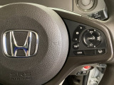 ハンドルにHondaセンシング系のクルーズコントロールやレーンキープアシストなどのスイッチが装備されています。ハンドルから手を離さず安全に操作できます。