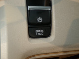 【ブレーキホールド】信号待ちなどでブレーキを踏み続けなくともブレーキがキープされます!アクセルペダルを踏むと解除され発進することが可能です!