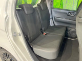 後部座席も気になるようなキズ・汚れやへたり等、大きなダメージはなく、良好な状態です。