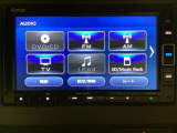 ナビゲーションはフルセグTV、インターナビ対応のGathers純正メモリーナビを搭載しています。Bluetoothオーディオ機能がありますので、スマートフォンなどの音楽も再生できます。