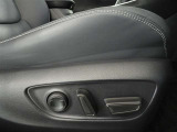 パワーシート搭載。微妙な調整が手軽にでき、ピッタリのポジションで運転することが可能です。