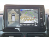 アラウンドビューモニター搭載。上から見下ろしたように液晶に映るのでスムーズな駐車をサポートします。