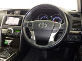 運転席まわりです。 各操作スイッチは使いやすい位置に配置されてます。