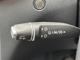 【レーダークルーズコントロール】アクセルを踏まなくても、設定した速度で走行できます。先行車との車間距離を適切に維持する追従走行の機能も有しています。機能には限界があるためご注意ください。