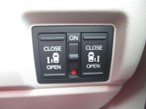 両側電動スライドドアが装備されています。狭い駐車場でも乗り降りがスムーズに行えます。
