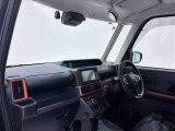 ダイハツのお店では、ダイハツ車を知り尽くしたプロフェッショナルが、専用の診断機器を使って各システムを点検しております。