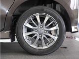 アルミホイール装着車です!これで足元まわりもおしゃれにきまります!