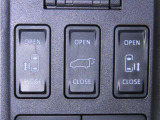 両側電動スライドドアを装備しております。