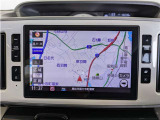 純正ナビを装備。タッチパネル式で使いやすく、お出かけもラクラクです。