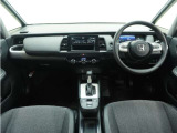 ◆視界広々で非常に運転しやすくロングドライブでも疲れを感じさせないすっきりとまとまったインパネ周りです。
