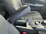 センターコンソールボックスが付いてとっても便利です。!!!