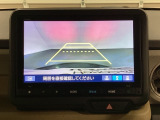 バックでの車庫入れも安心です! リアカメラが付いているバックモニター付のナビを装備しております。操作線もついており距離感も画面から確認できます。