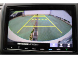 バックカメラを搭載しておりガイドラインも表示されますので車庫入れも安心ですね♪