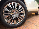 【純正アルミホイール】外観にマッチした純正アルミホイールを装着しております。各種社外アルミホイールや、スタッドレスタイヤも取扱いしております。是非ご相談ください♪