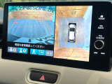 【マルチビューカメラシステム】専用のカメラにより、上から見下ろしたような視点で360度クルマの周囲を確認することができます☆死角部分も確認しやすく、狭い場所での切り返しや駐車もスムーズに行えます。