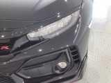 LEDヘッドライトは、点灯の瞬間から最大光量を発揮し、突然暗くなるトンネルなどでの安定感を高めます。