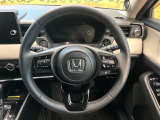 インテリアに合わせたデザインのステアリングは、運転される方のことも考え、運転しやすい形状、大きさです。是非一度、実際に触ってお確かめください。