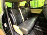 後部座席も気になるようなキズ・汚れやへたり等、大きなダメージはなく、良好な状態です。