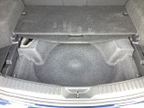 ラゲッジボード下には大きな収納スペースつきです