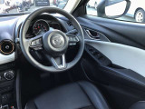 ハンドルも手にしっくり馴染み、握りやすくしっかり車の情報が伝わってきます。